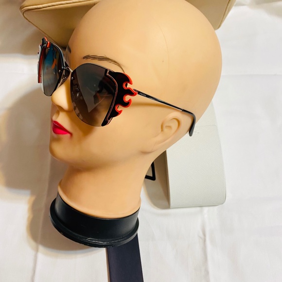 😎 Prada women sunglasses😎 Authentic 💯very nice - Picture 2 of 8
